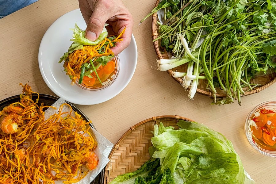 Křupavý vietnamský bramborák z hanojských ulic - Bánh Tôm 4 Vietnamský bramborák